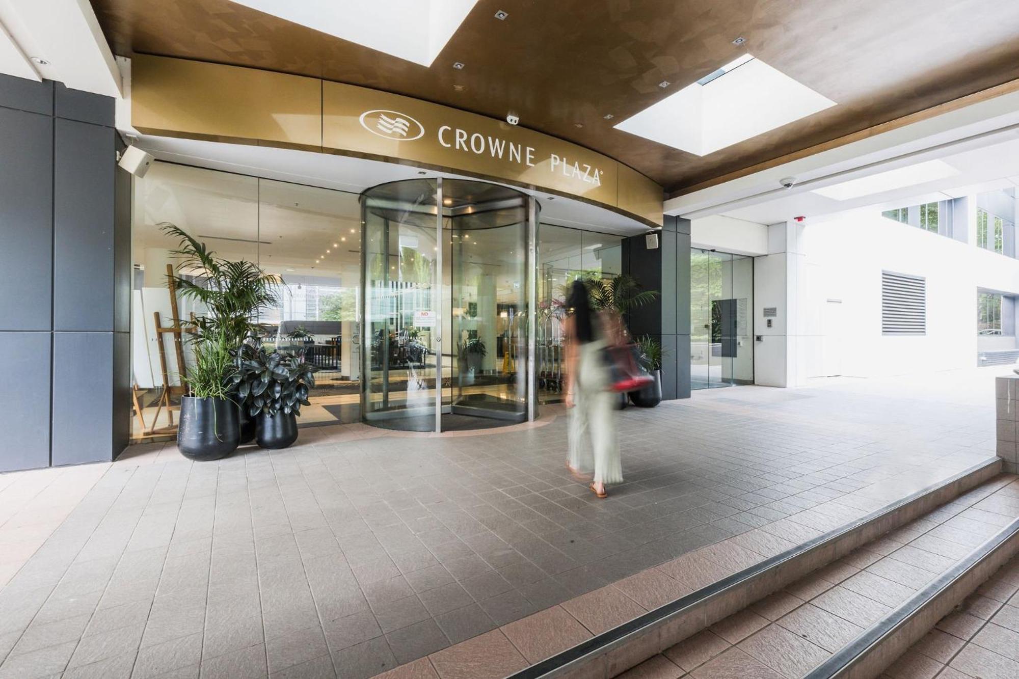 Crowne Plaza Canberra, An Ihg Hotel Exterior photo